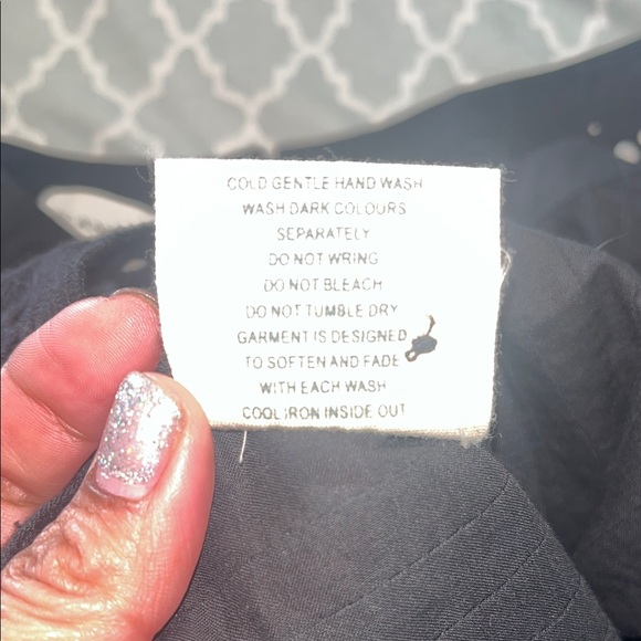 Chic Black Ruffled Women's Blouse - Picture 9 of 9